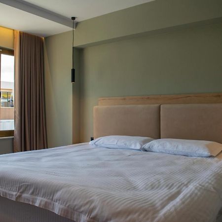Bocca Hotel Корча Экстерьер фото