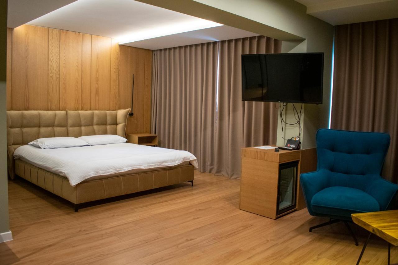 Bocca Hotel Корча Экстерьер фото