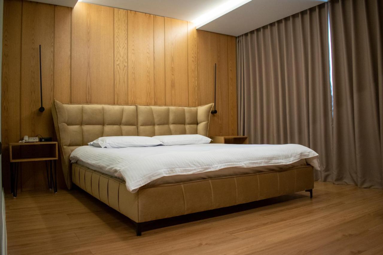 Bocca Hotel Корча Экстерьер фото