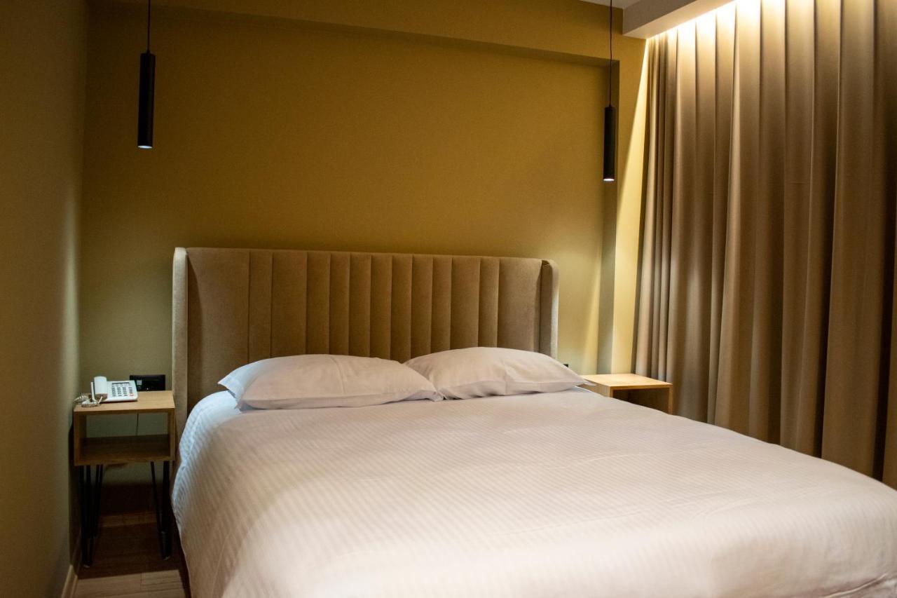 Bocca Hotel Корча Экстерьер фото