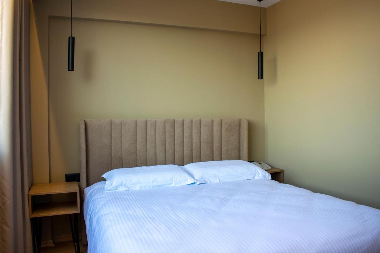 Bocca Hotel Корча Экстерьер фото