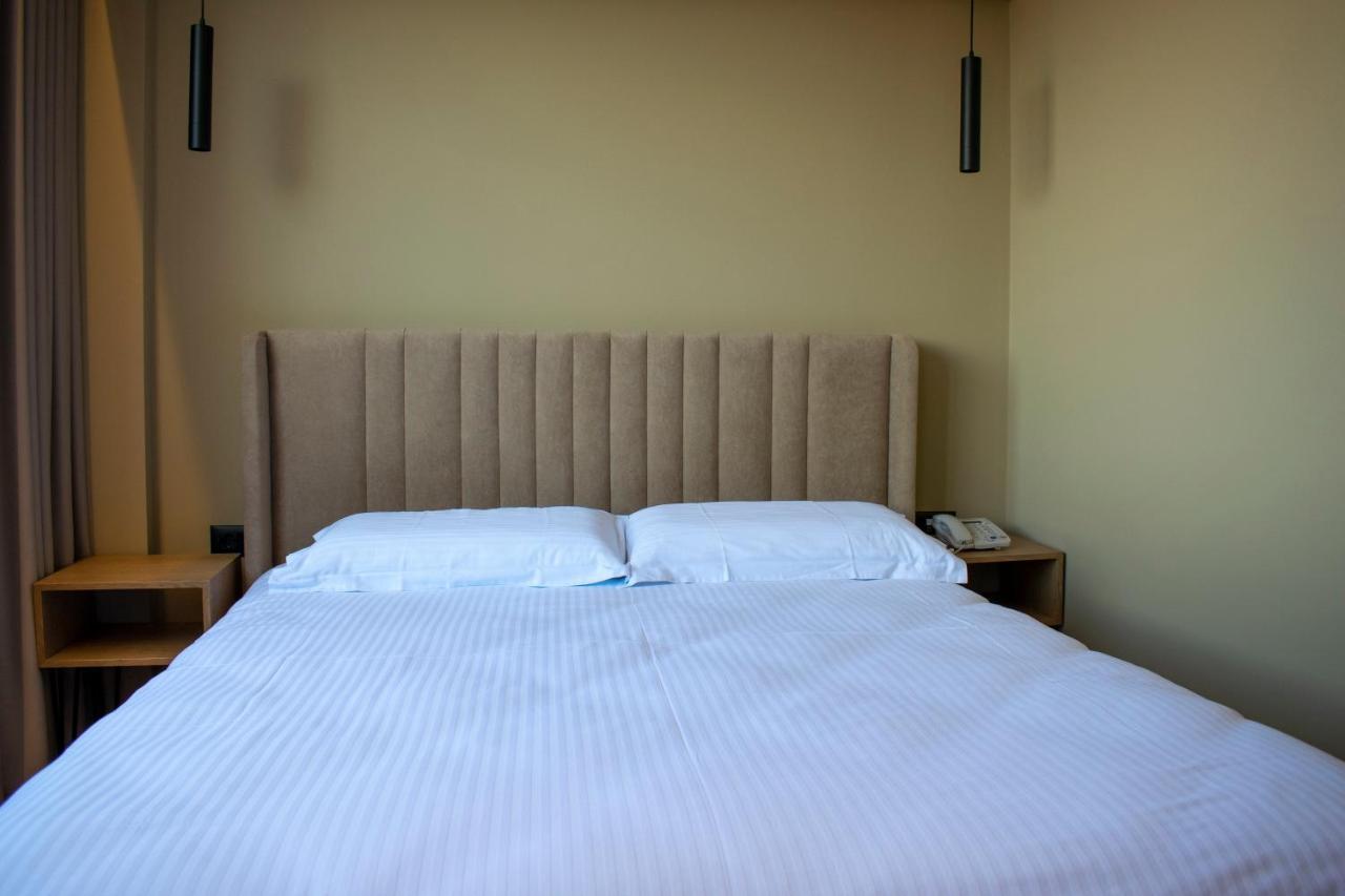 Bocca Hotel Корча Экстерьер фото