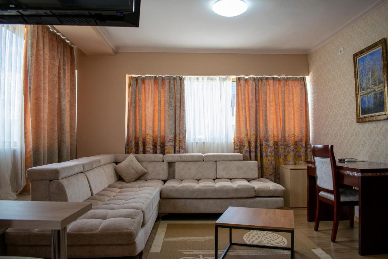 Bocca Hotel Корча Экстерьер фото