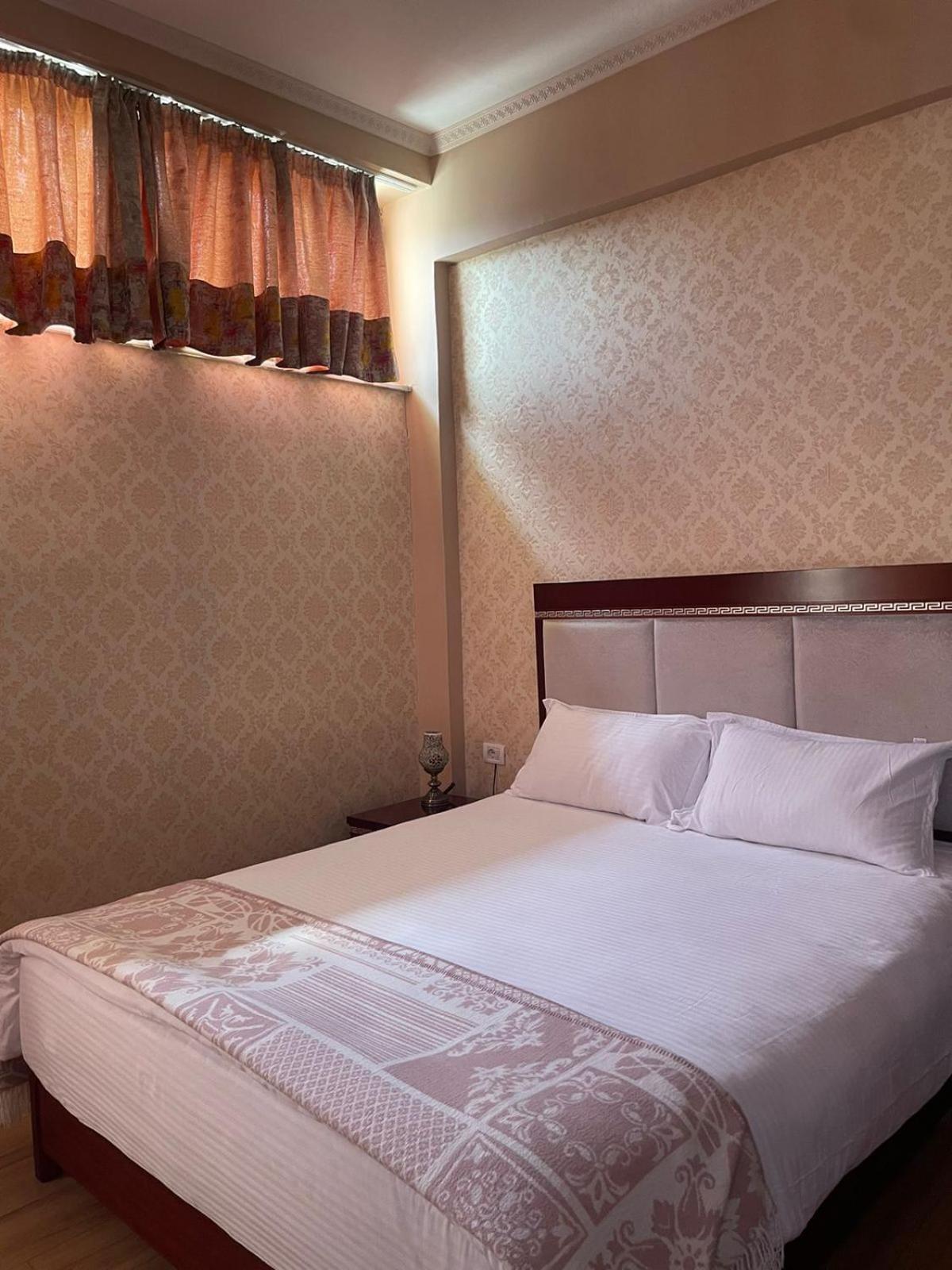 Bocca Hotel Корча Экстерьер фото